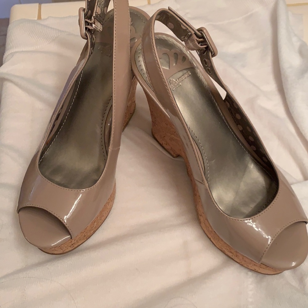Gorgeous Fergalicious peep toed heels